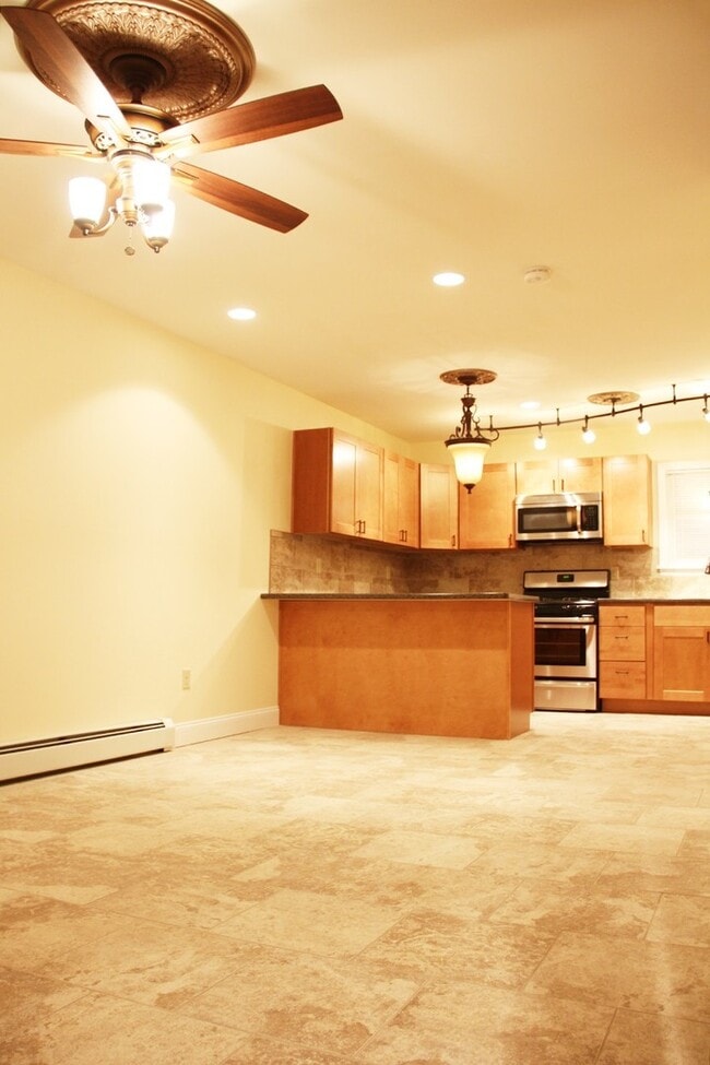 Building Photo - 48 N Champlain St