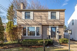 Building Photo - 758 Chester St