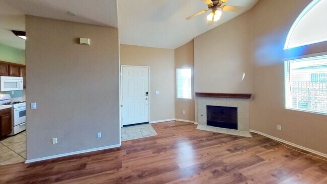 Building Photo - 3 Bedroom, 2.5 Bath Townhome Located in Or...