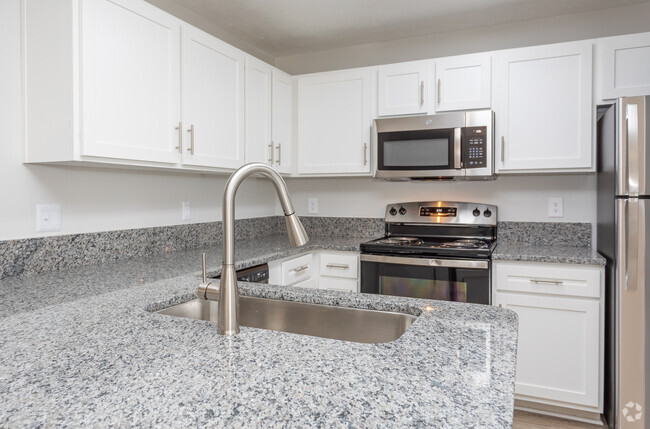 3BR, 2BA - 1379SF - Kitchen - Regency Apartments