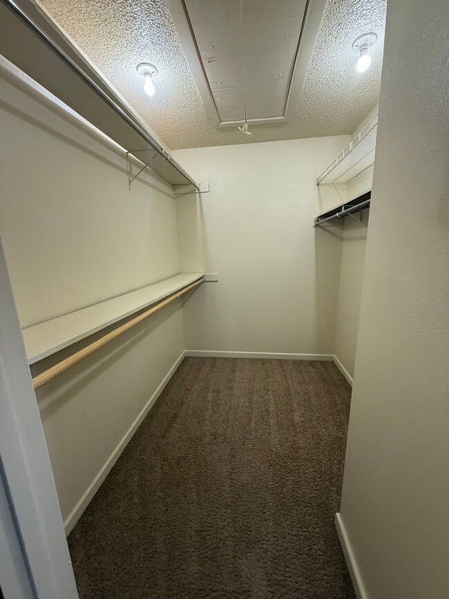 Building Photo - 3bd 2BA Townhouse