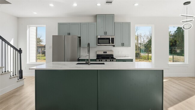 Building Photo - 1317 Knight St