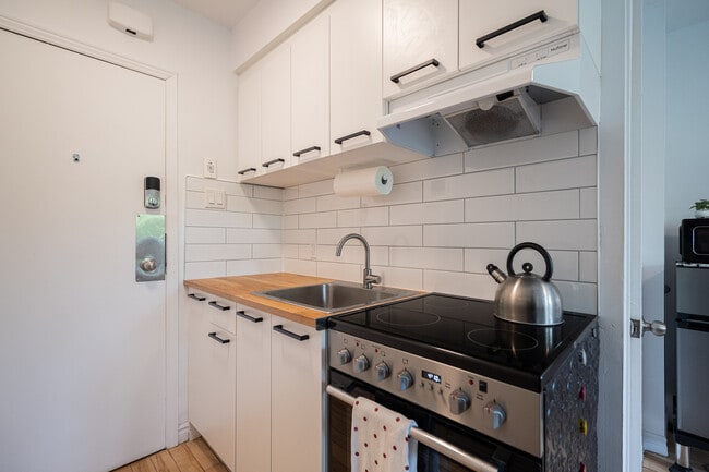Photo du bâtiment - 820 Rue Roy E
