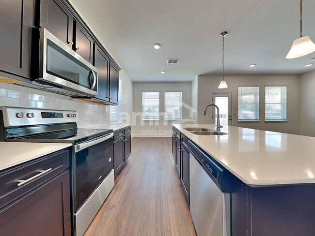 Foto del edificio - 27537 St Andrews Ave