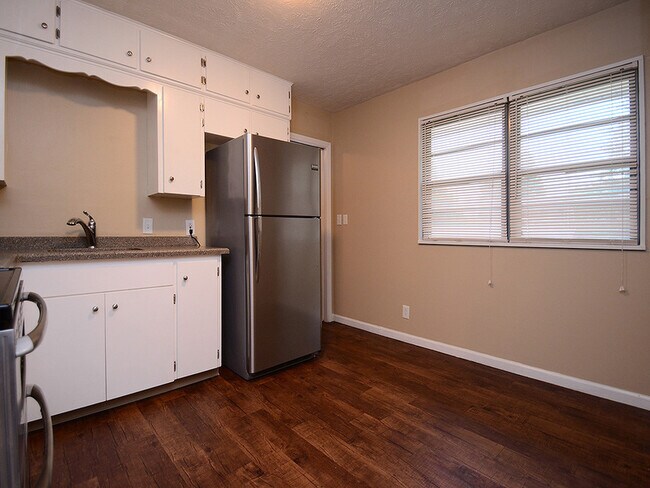 Foto del edificio - 4915 Mayberry St