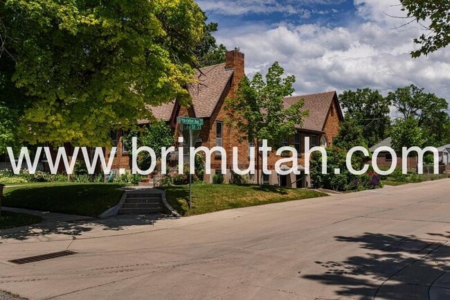 Building Photo - 753 Princeton Ave S