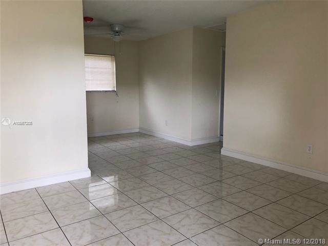 Foto del edificio - 2450 NE 188th St