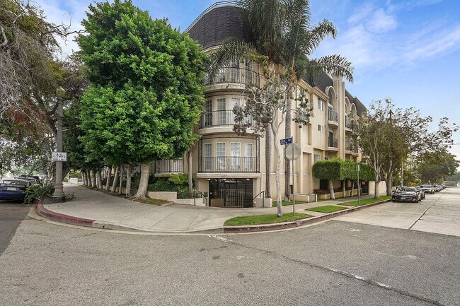 Foto del edificio - 12130 Ohio Ave