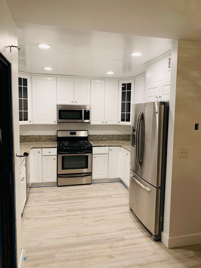 Building Photo - 41 Harkness Ave