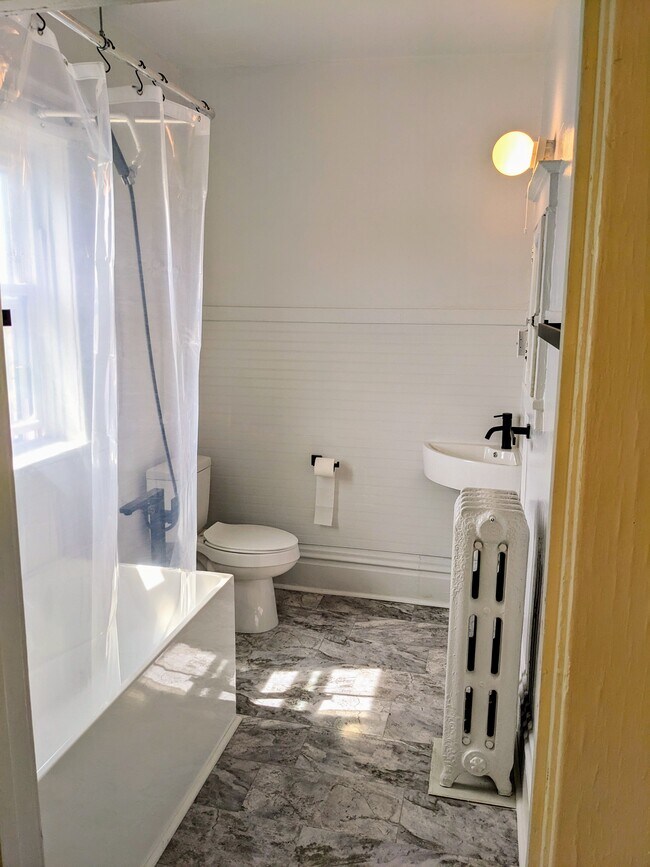 Bathroom (Off Dining Room) - 639 W Main St