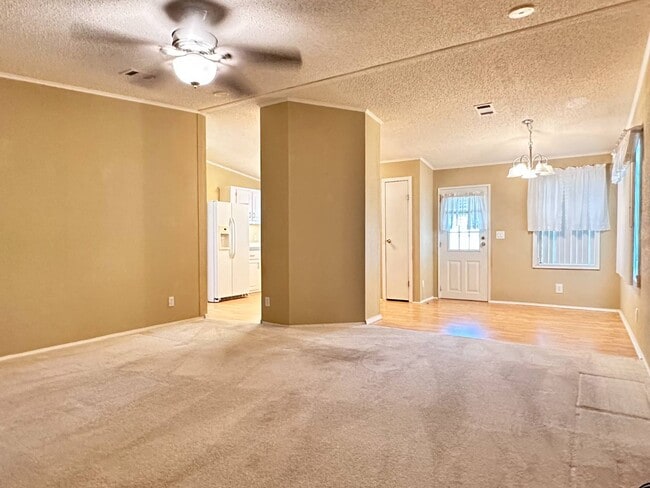 Building Photo - 608 Klickety Klak Ln