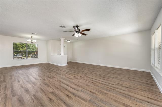 Building Photo - 2160 Glenhaven Dr