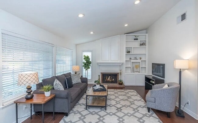 Building Photo - 5106 E Tango Cir