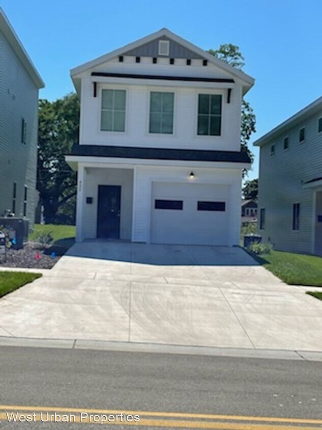 Primary Photo - 3 br, 2 bath House - 637 W. Webster Ave