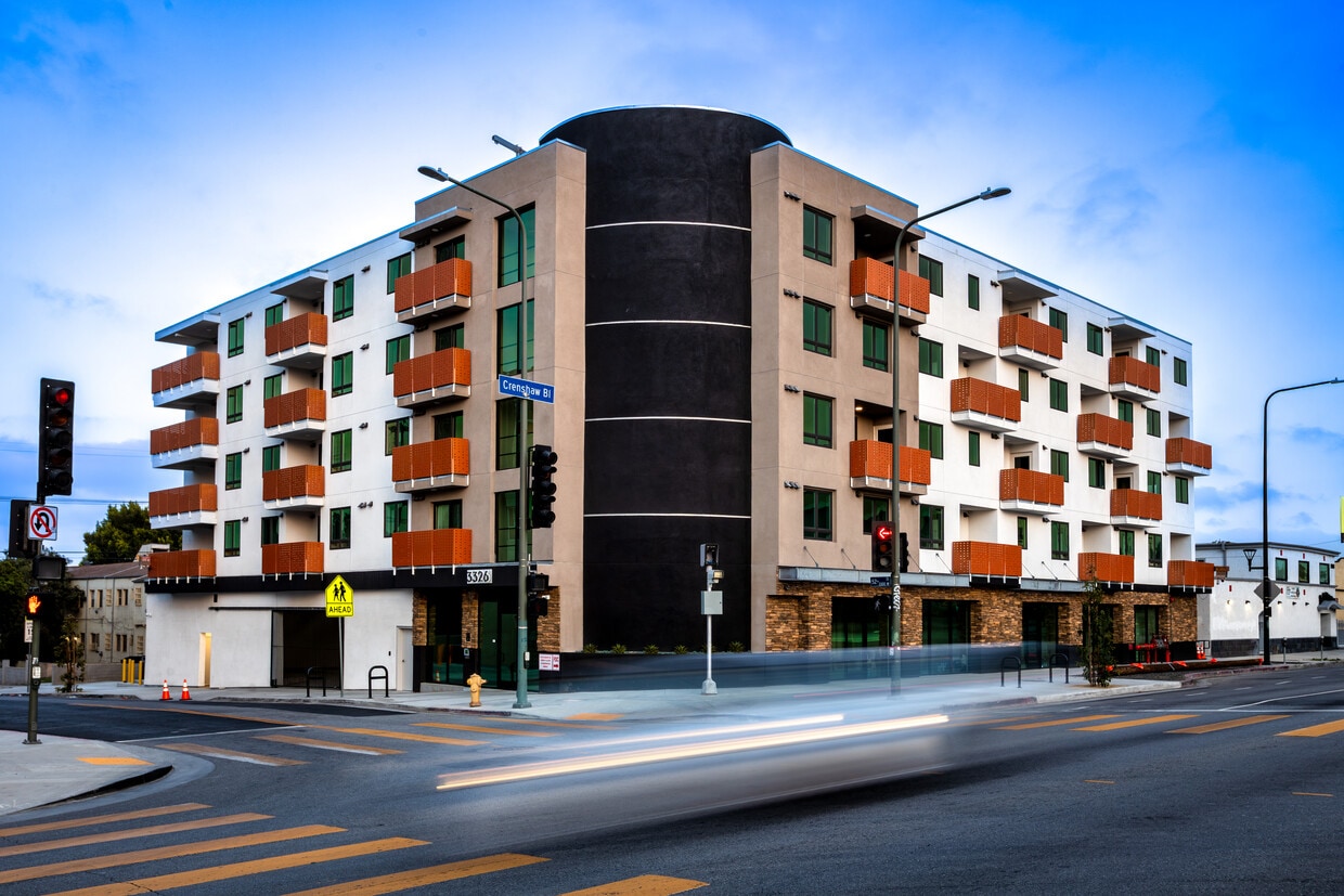 Exterior de la propiedad - 5300 Crenshaw