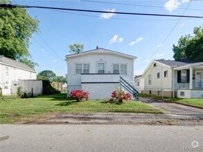Building Photo - 209 W Arlee Ave