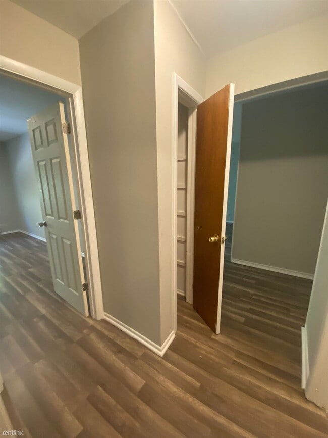 Building Photo - 2 br, 1 bath Condo - 40 Donna Dr