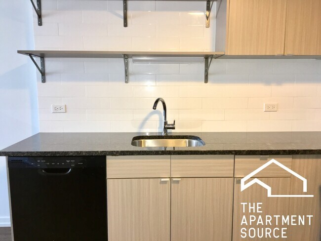Foto del edificio - 6134 N Kenmore Ave