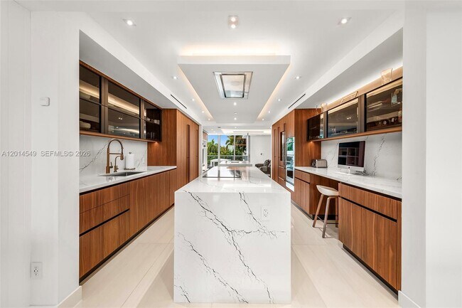 Foto del edificio - 2627 S Bayshore Dr