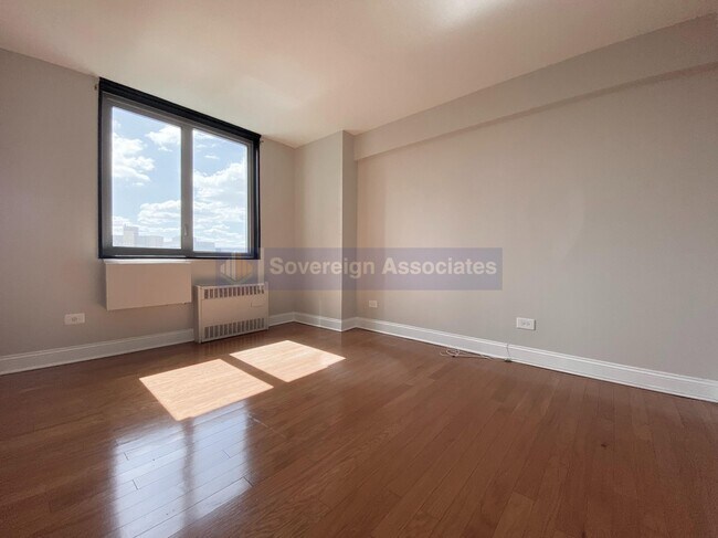Foto del edificio - 3333 Broadway