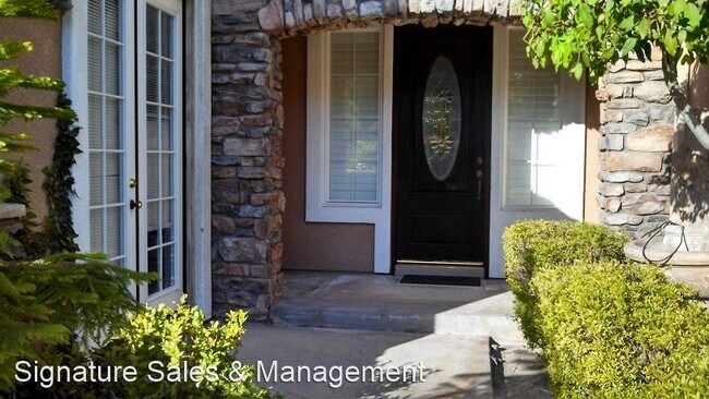 Building Photo - 5 br, 4 bath House - 4429 Signature Dr.
