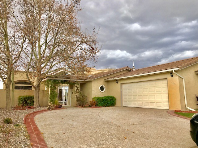 Primary Photo - 11701 Woodmar Ln NE