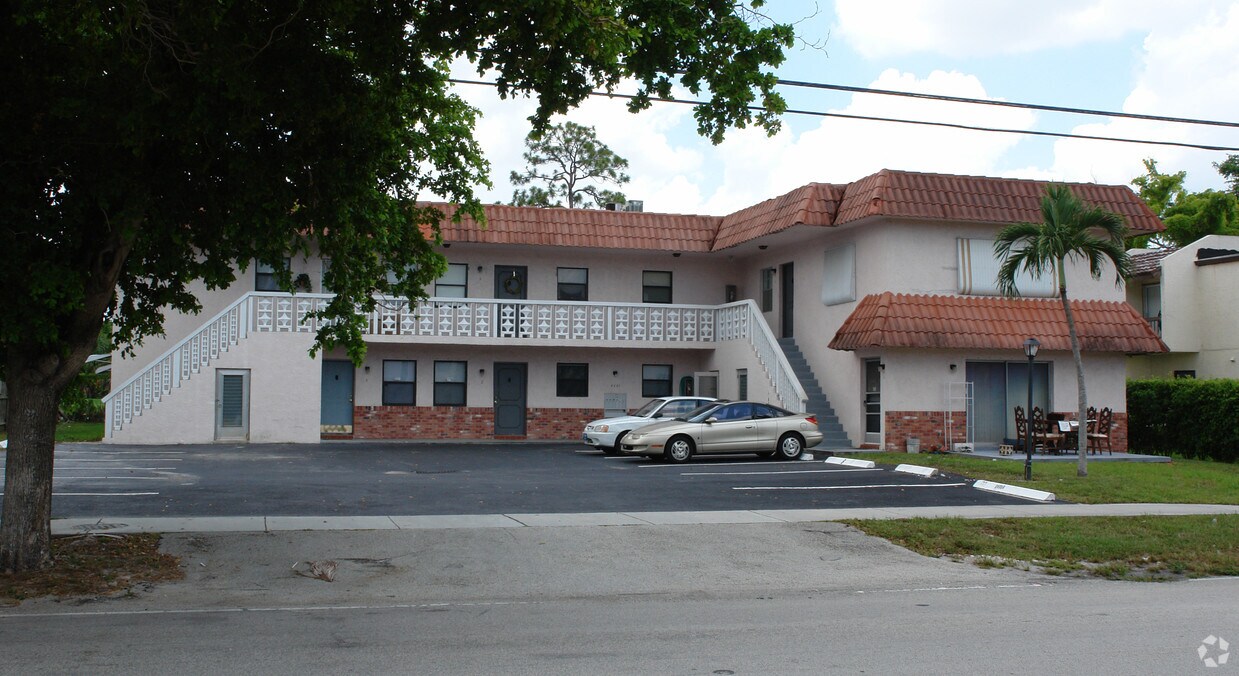 Primary Photo - 4361 NW 9th Ave