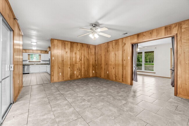 Building Photo - 5574 Houston Dr