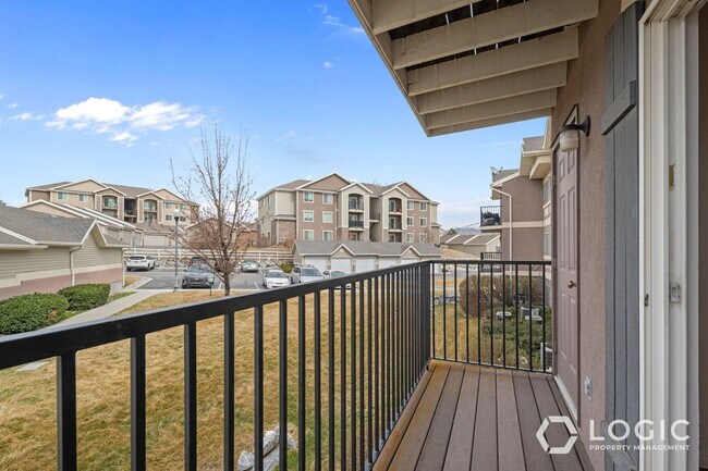 Building Photo - 2122 Morning Star Dr