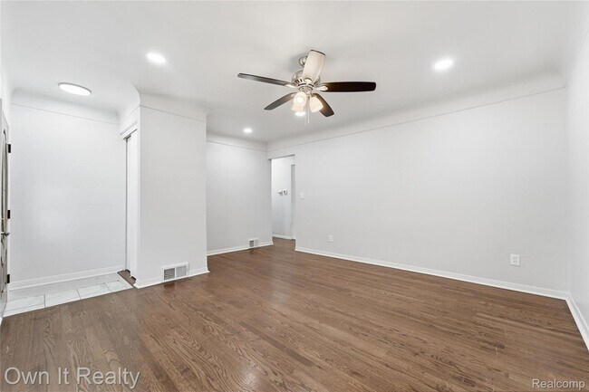 Building Photo - 24985 Mabray Ave