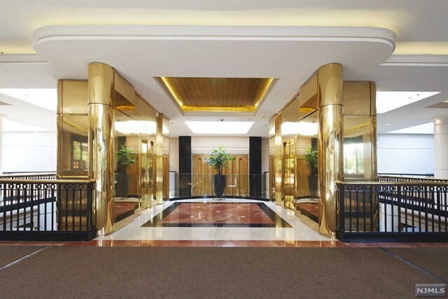 Foto del edificio - 100 Carlyle Dr