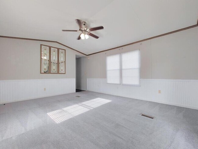 Building Photo - 504 Sunshine Dr