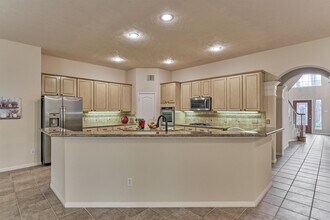 Building Photo - 6615 Haughton Dr