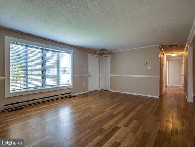 Foto del edificio - 18472 Linden Ln