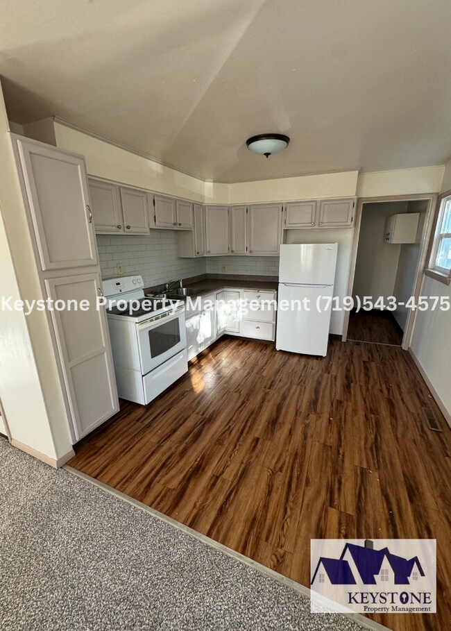 Foto del edificio - Charming 2-Bedroom Ranch-Style Home with Attached Garage $1280/$1280