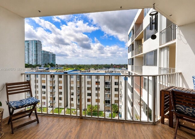 Foto del edificio - 1700 NW N River Dr