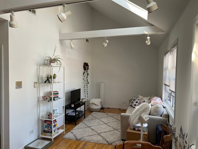 Foto del edificio - 940 N Greenview Ave