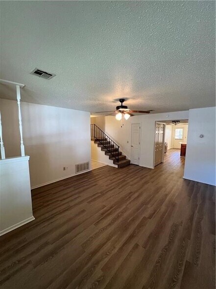 Photo - 320 S 11th Place Unit Apartment