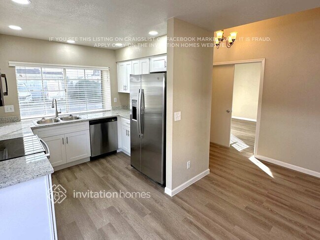 Building Photo - 1102 E Annette Dr