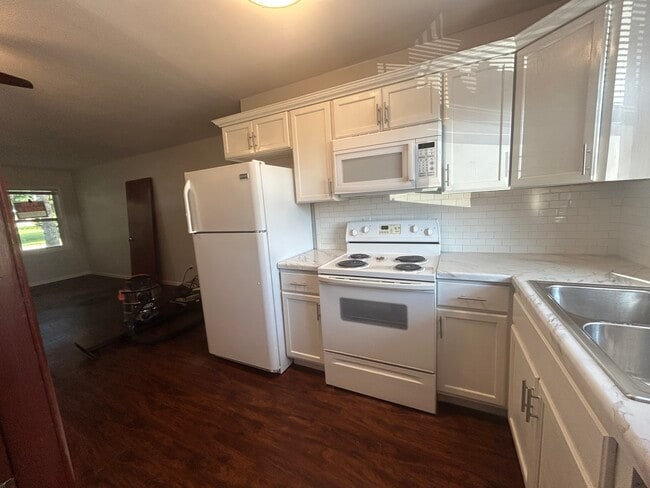 Kitchen - 1394 Shirley St