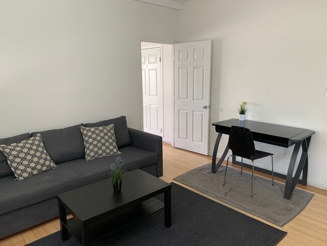 Livingroom - 1400 W Olympic Blvd