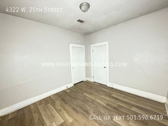 Foto del edificio - 4322 W 25th St