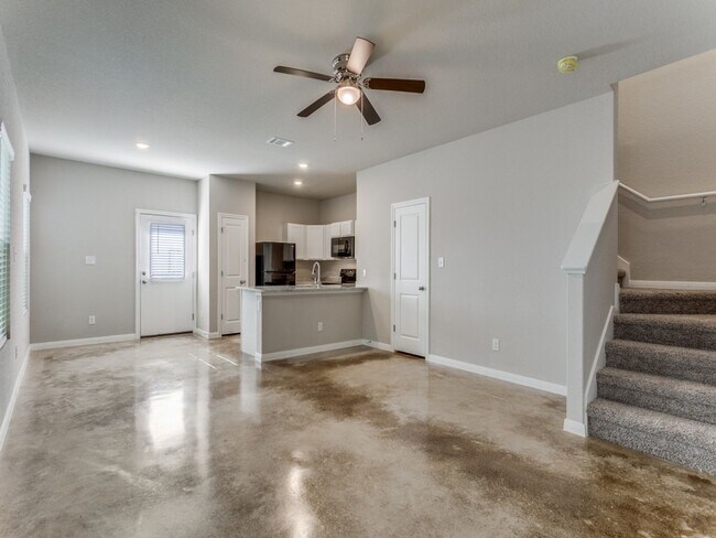 Foto del edificio - 1 Month Free Rent! New Construction Duplex!