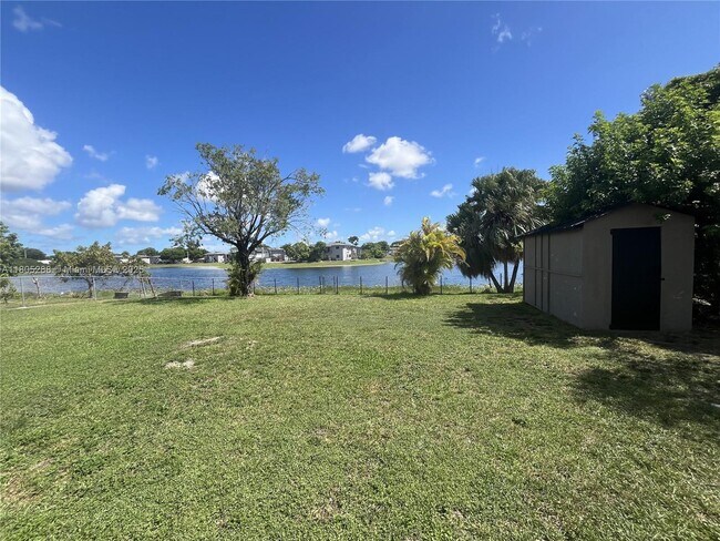 Foto del edificio - 13254 SW 13th St