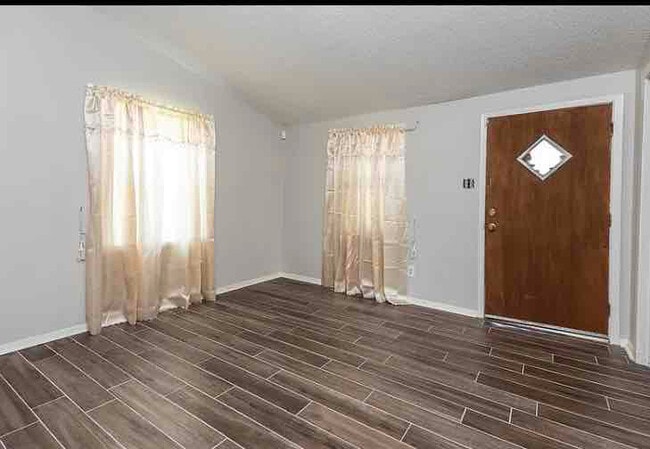 Photo - 583 Bonnell Ave House