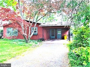 Building Photo - 206 Linden Ln