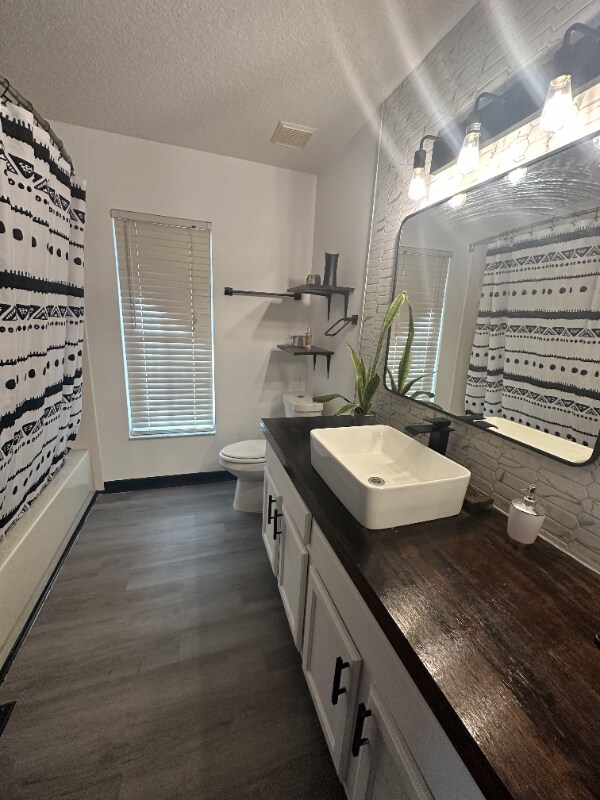 Foto principal - 2142 Blackstone Landing Dr