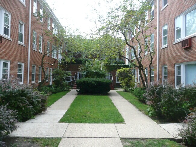 Building Photo - 1512 Central St