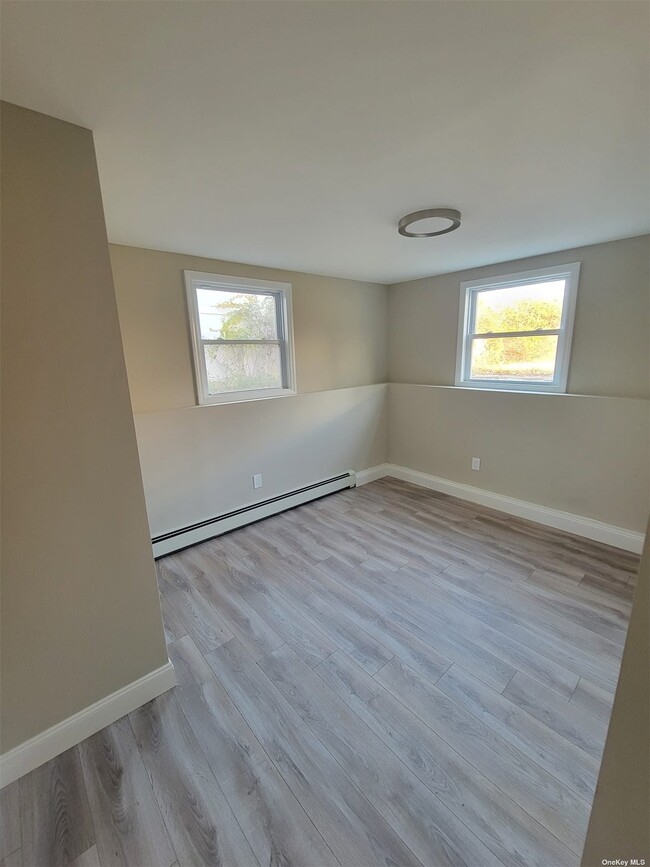 Building Photo - 1671 N Gardiner Dr