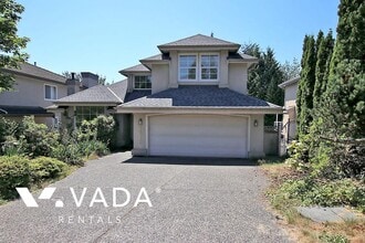 Building Photo - 1572 Salal Crescent